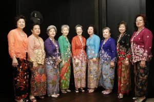 Ejemplo histórico de tejido batik en una prenda tradicional