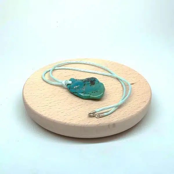 Turquesa natural 9-12gr. - Colgante con cordón celeste y cierre de plata - Imagen 2
